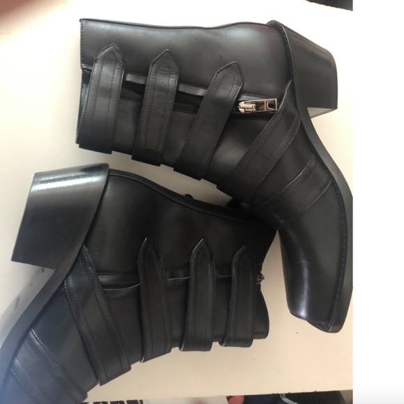 BURBERRY BURBERRY BLACK ‘ALBERTINA’ ANKLE BOOTS WITH CUT-OUT - Picture 9 of 11